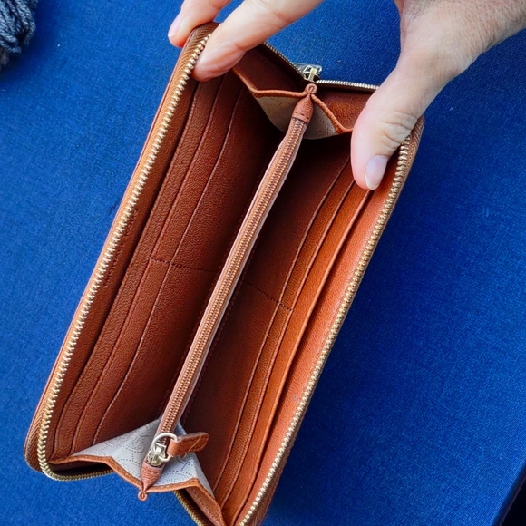 Brown Michael Kors Zip Around Leather Wallet EUC - Picture 3 of 11